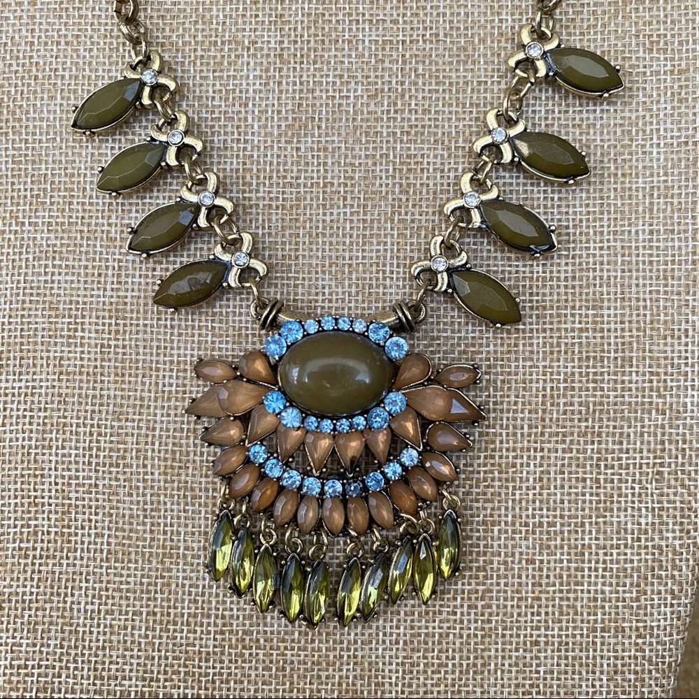 Green statement necklace